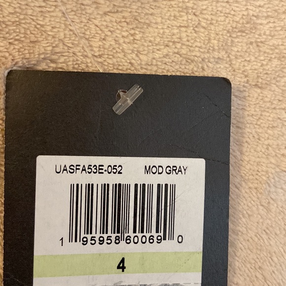 Under Armour Boys Outfit Size 4 - Picture 7 of 7